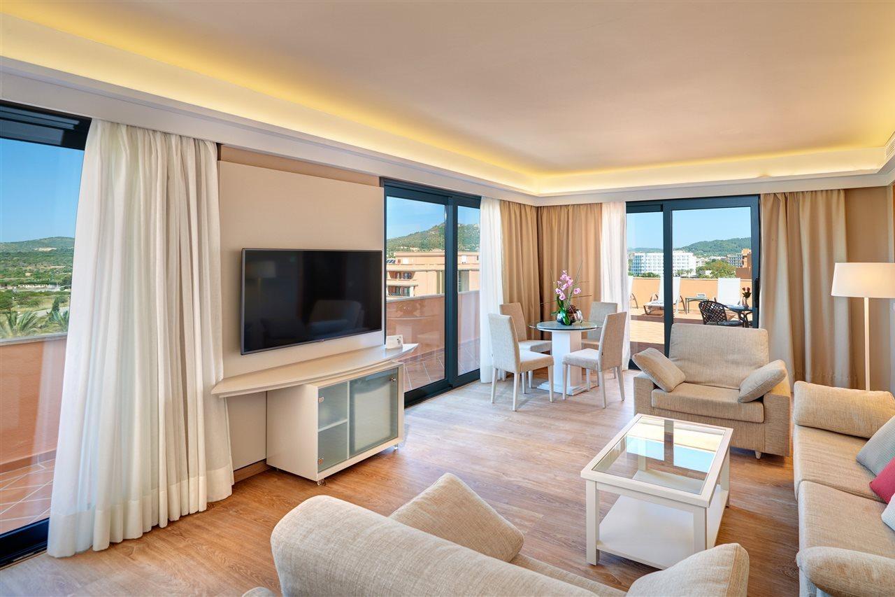 Hipotels Hipocampo Palace&Spa Cala Millor  Exterior foto A suite at the hotel