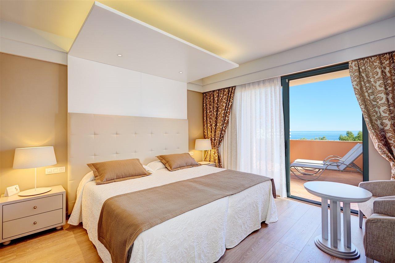 Hipotels Hipocampo Palace&Spa Cala Millor  Exterior foto A room at the hotel
