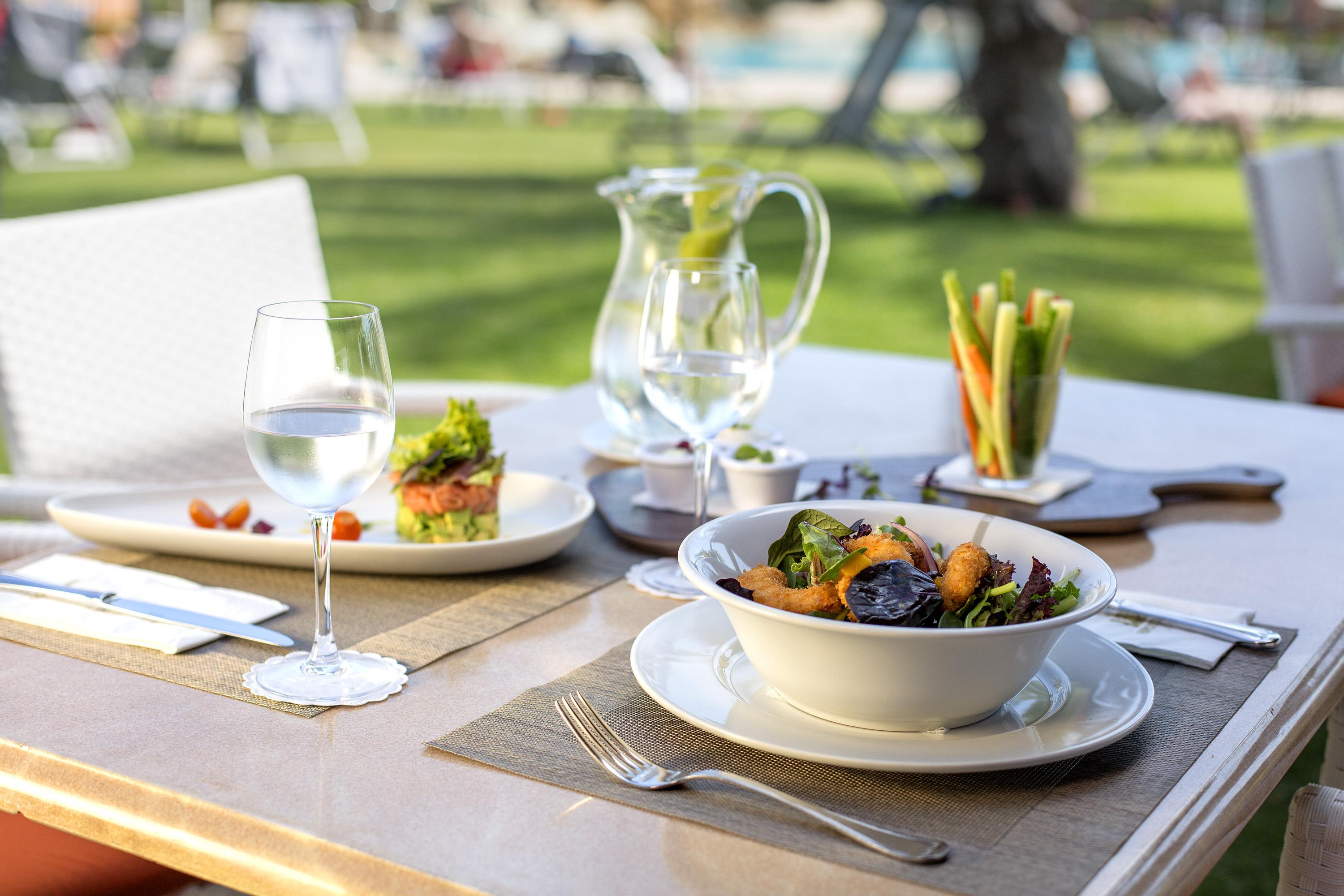 Hipotels Hipocampo Palace&Spa Cala Millor  Exterior foto A table set for lunch