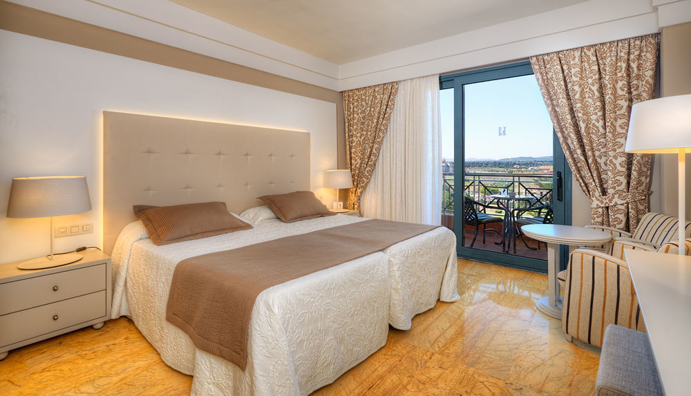 Hipotels Hipocampo Palace&Spa Cala Millor  Exterior foto A room at the hotel